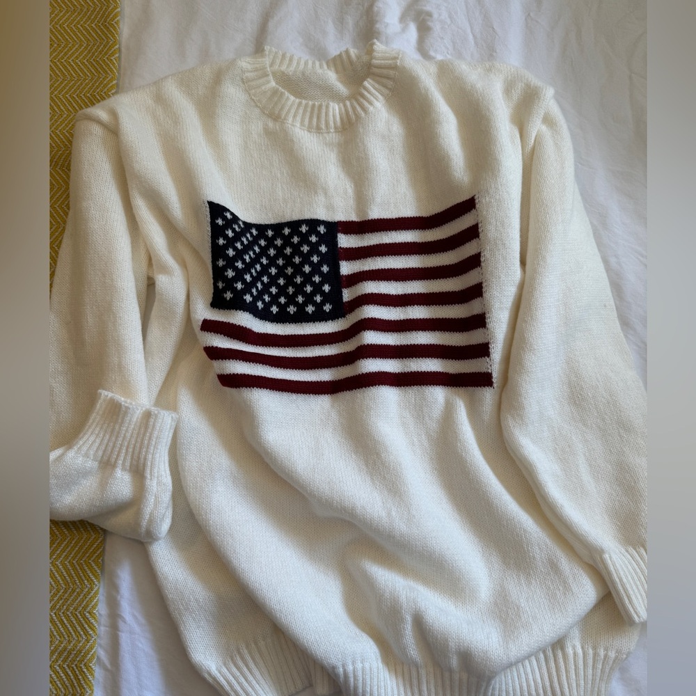 White 🇺🇸 flag knitted sweater